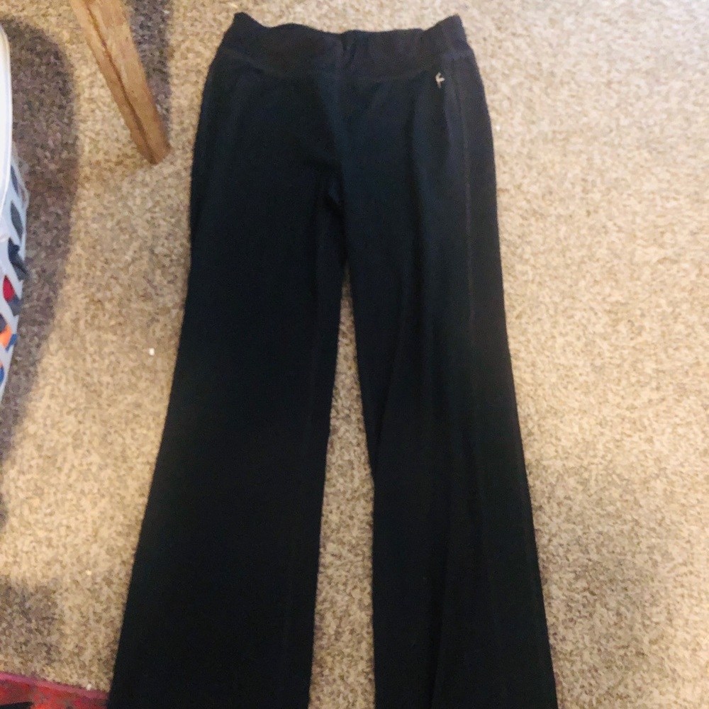 Black yoga pants